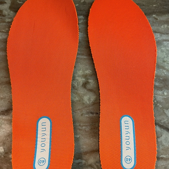 Brand new never worn women's Velcro shoes Size 7. Perfect for swollen feet. - Picture 9 of 9